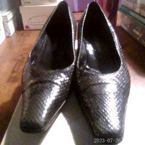 Giorgio Armani size 9.5 Green Python shoes.